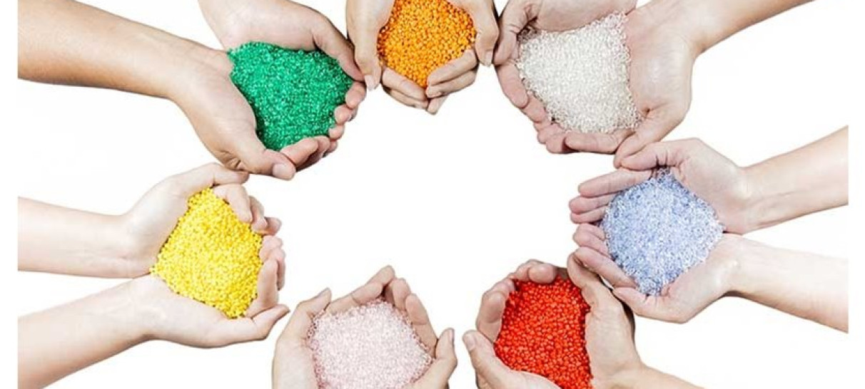 6 hands holding different coloured plastic beads